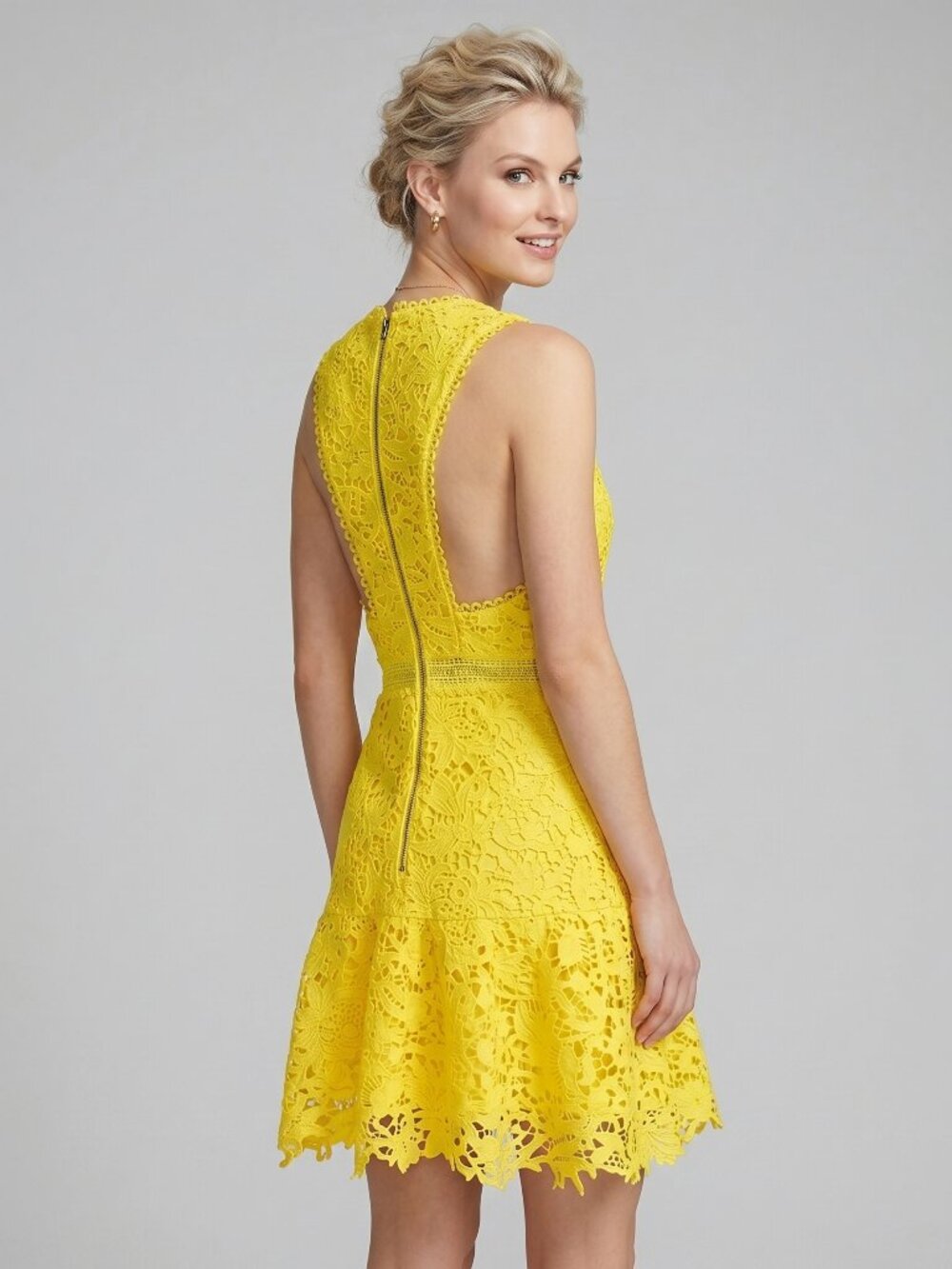 Alice + Olivia Yellow Lace Cocktail Dress Sleeveless Plunge Mini Party Dress